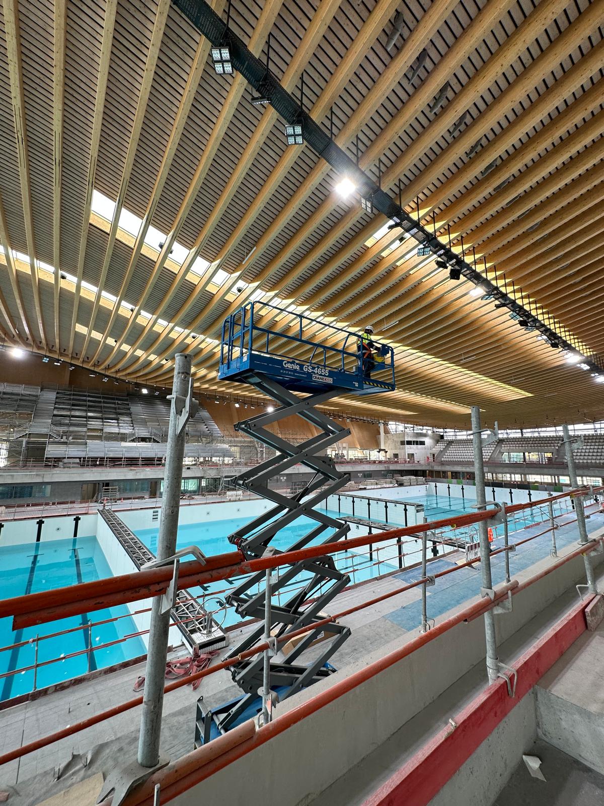Nacelle ciseaux CRANECO dans un grand volume intérieur